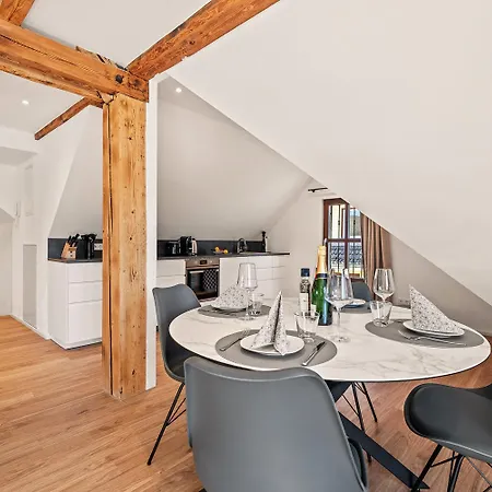 Residenz Zu Montfort - Schlossblick 2 Apartment *